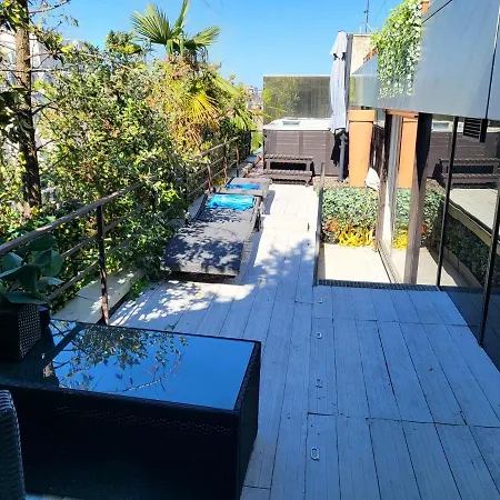 Penthouse Champs Elysees Above 5 Stars Berri Champs Elysees * Paryż